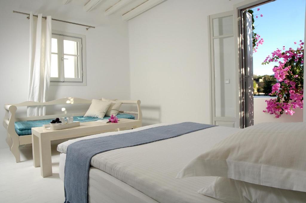 Kapetan Tasos Suites